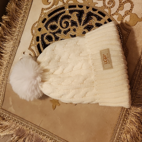 NEW UGG INFINITY SCARF AND HAT SET - Picture 3 of 4